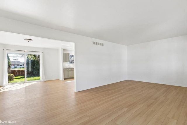 45880 Brookside North Drive 93, Macomb Twp, MI 48044