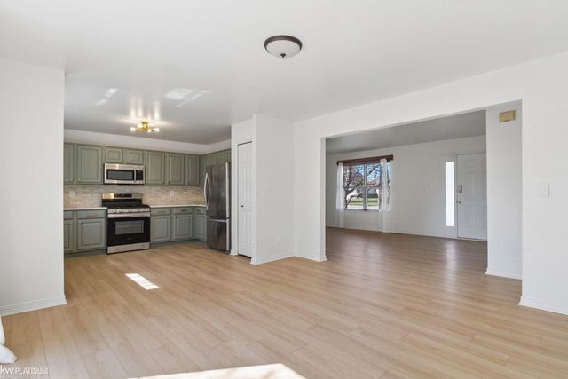 45880 Brookside North Drive 93, Macomb Twp, MI 48044