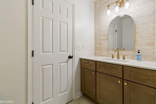 45880 Brookside North Drive 93, Macomb Twp, MI 48044