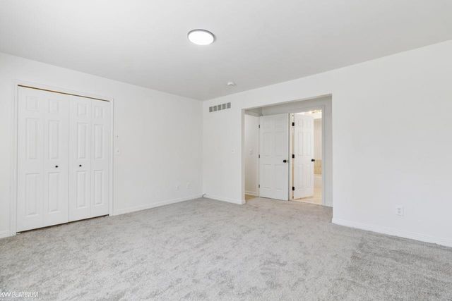 45880 Brookside North Drive 93, Macomb Twp, MI 48044