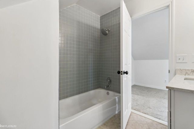 45880 Brookside North Drive 93, Macomb Twp, MI 48044