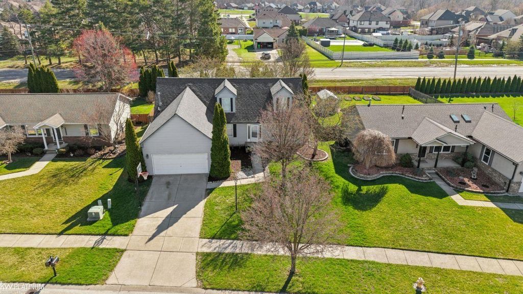 45880 Brookside North Drive 93, Macomb Twp, MI 48044