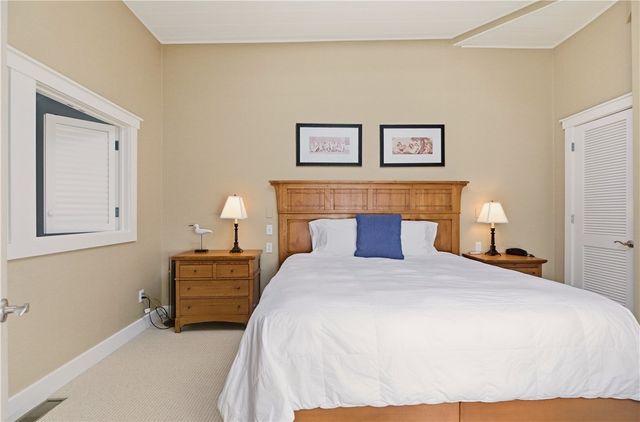 125 Corys Lane Weatherly, Portsmouth, RI 02871