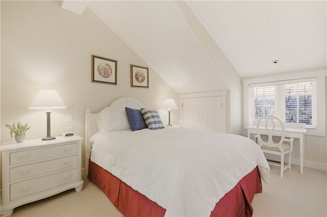 125 Corys Lane Weatherly, Portsmouth, RI 02871
