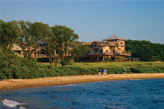 125 Corys Lane Weatherly, Portsmouth, RI 02871