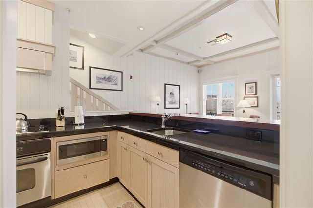 125 Corys Lane Weatherly, Portsmouth, RI 02871