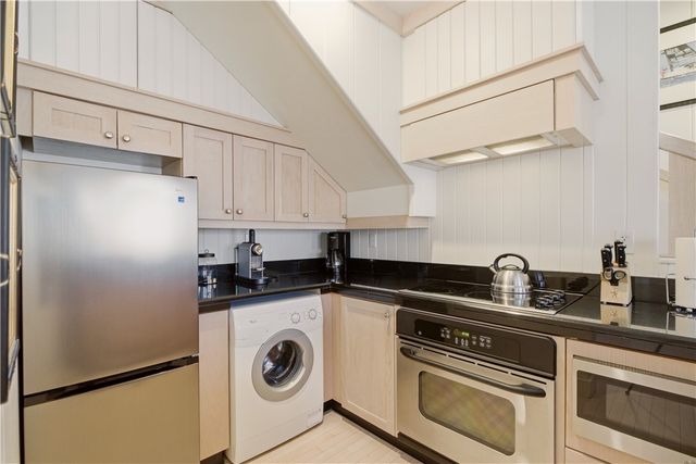 125 Corys Lane Weatherly, Portsmouth, RI 02871