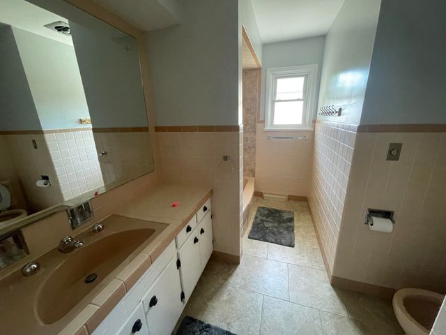 8104 Greenwood Avenue, Munster, IN 46321