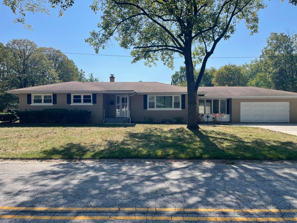 8104 Greenwood Avenue, Munster, IN 46321