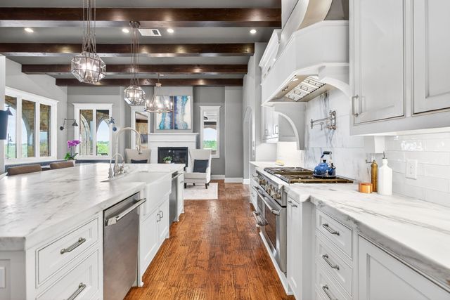 9541 Marbella Drive, Fort Worth, TX 76126