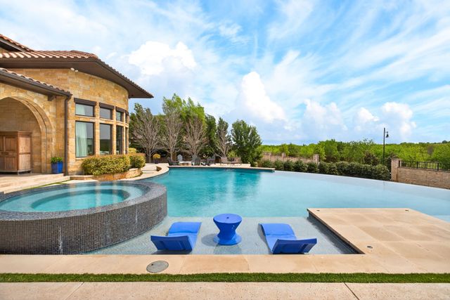 9541 Marbella Drive, Fort Worth, TX 76126