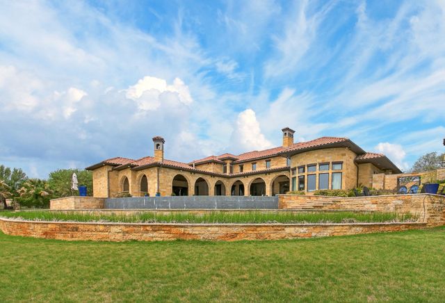 9541 Marbella Drive, Fort Worth, TX 76126