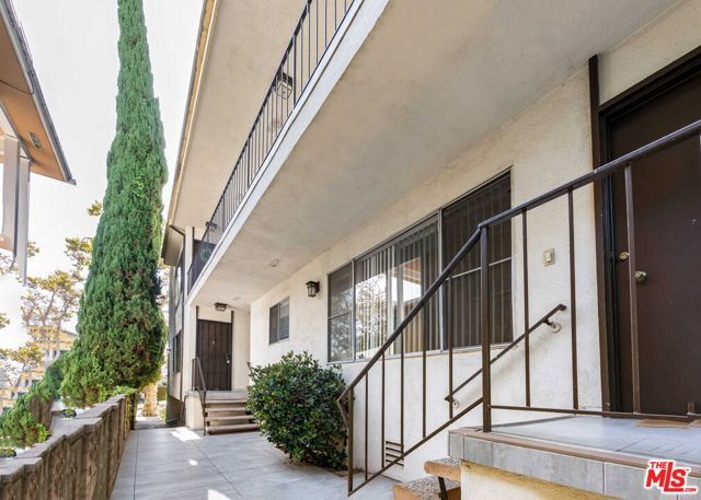 439 S Oakhurst Drive, Beverly Hills, CA 90212