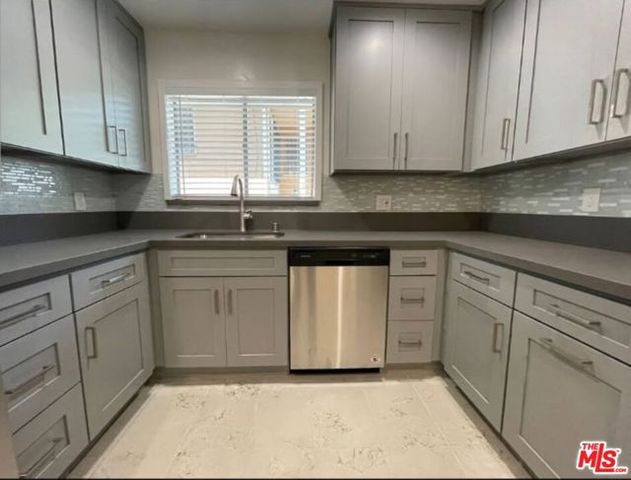 439 S Oakhurst Drive, Beverly Hills, CA 90212