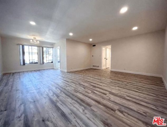 439 S Oakhurst Drive, Beverly Hills, CA 90212