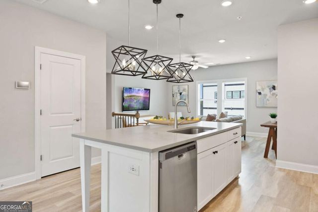 504 Hampton Crossing, Woodstock, GA 30188