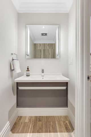 32 Derne St 2C, Boston, MA 02114