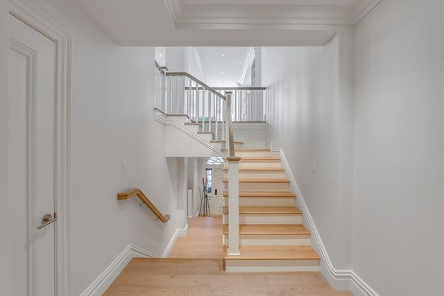 32 Derne St 2C, Boston, MA 02114