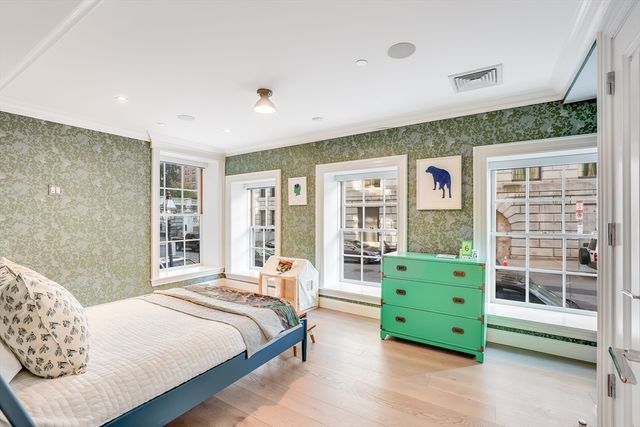 32 Derne St 2C, Boston, MA 02114