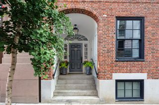 32 Derne St 2C, Boston, MA 02114