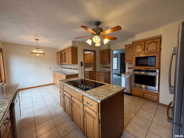 14850 RAY Road, Rushville, IL 62681