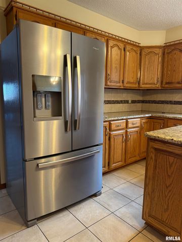 14850 RAY Road, Rushville, IL 62681