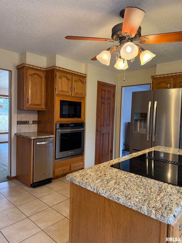 14850 RAY Road, Rushville, IL 62681