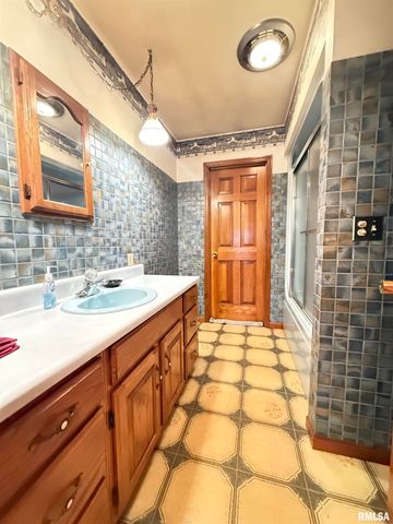 14850 RAY Road, Rushville, IL 62681