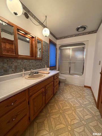 14850 RAY Road, Rushville, IL 62681