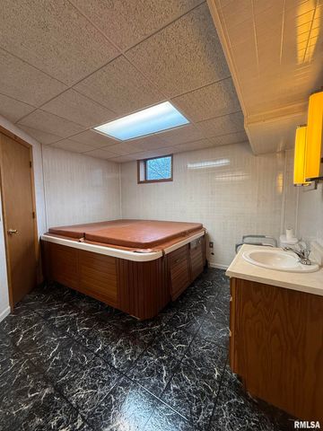 14850 RAY Road, Rushville, IL 62681