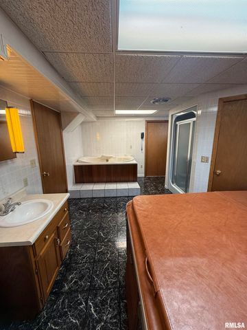 14850 RAY Road, Rushville, IL 62681