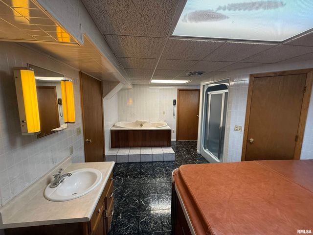 14850 RAY Road, Rushville, IL 62681