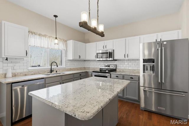 571 Bluffs View Court, Eureka, MO 63025