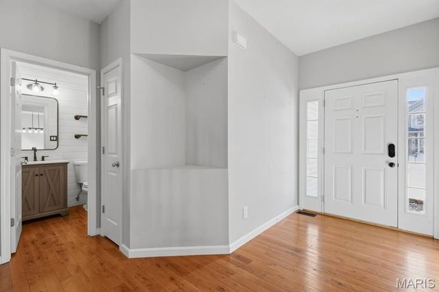 571 Bluffs View Court, Eureka, MO 63025