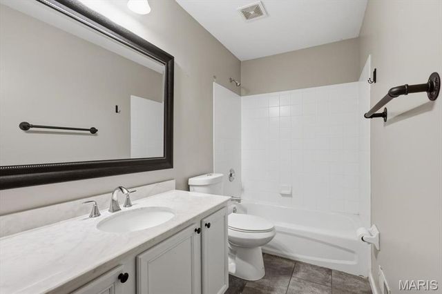 571 Bluffs View Court, Eureka, MO 63025