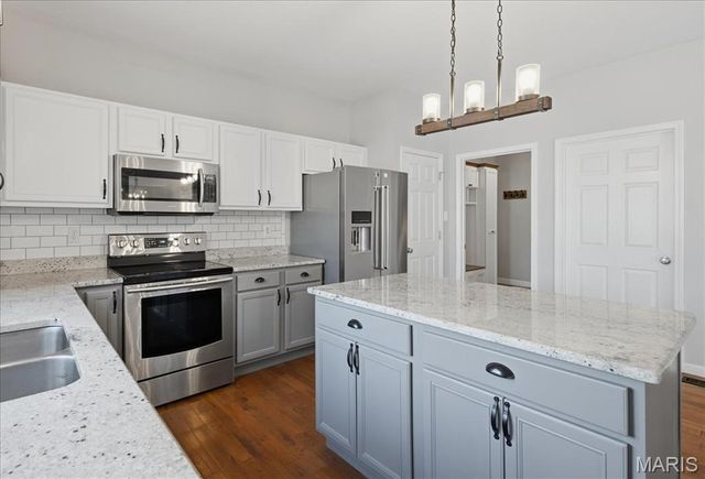 571 Bluffs View Court, Eureka, MO 63025