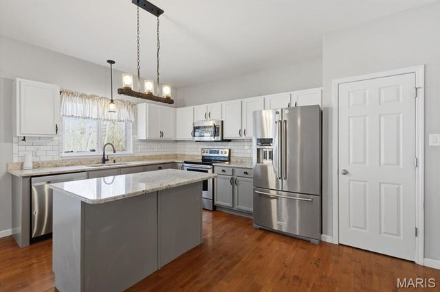 571 Bluffs View Court, Eureka, MO 63025