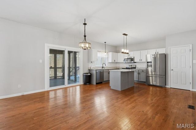 571 Bluffs View Court, Eureka, MO 63025