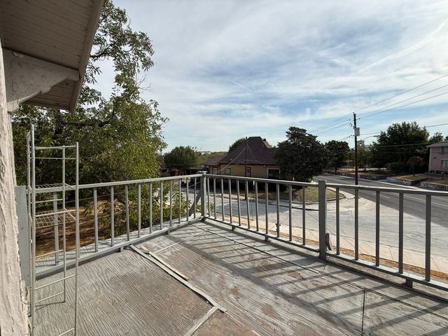 431 E 8th Street C, Dallas, TX 75203