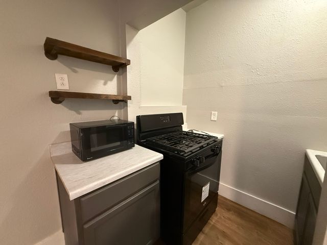 431 E 8th Street C, Dallas, TX 75203