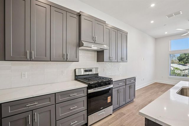 200 W 56th ST 8103, Austin, TX 78751