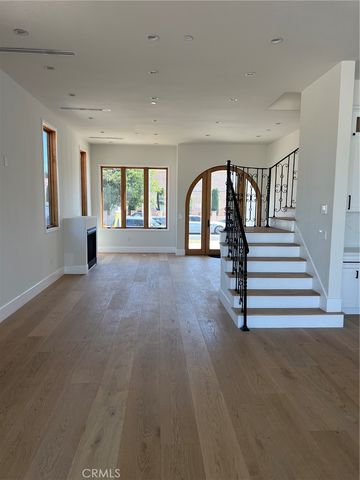 20329 Stagg Street, Winnetka, CA 91306