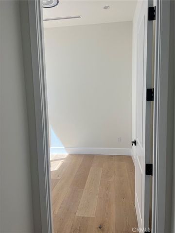 20329 Stagg Street, Winnetka, CA 91306