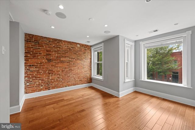 210 11TH ST SE, Washington, DC 20003