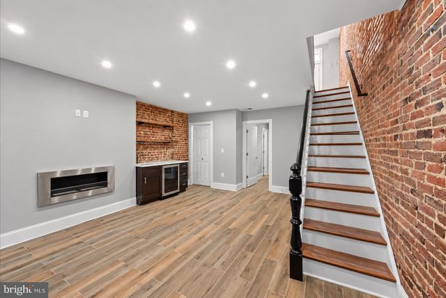 210 11TH ST SE, Washington, DC 20003