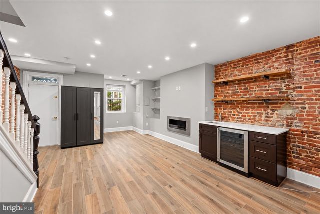 210 11TH ST SE, Washington, DC 20003