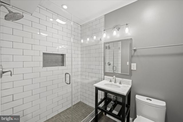 210 11TH ST SE, Washington, DC 20003