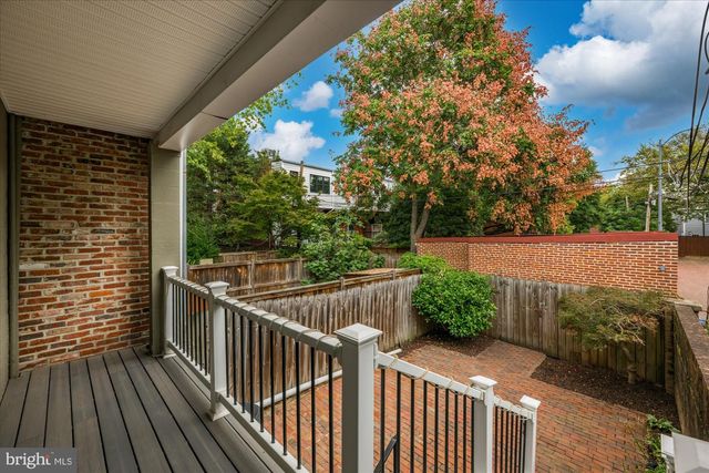 210 11TH ST SE, Washington, DC 20003