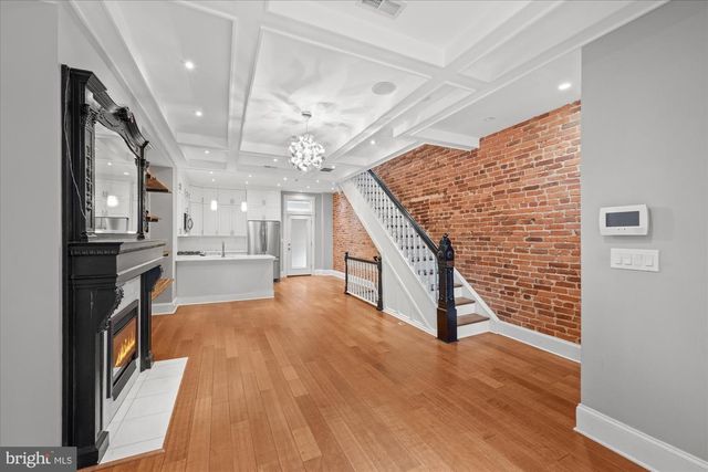 210 11TH ST SE, Washington, DC 20003
