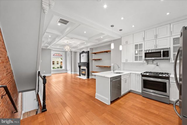 210 11TH ST SE, Washington, DC 20003